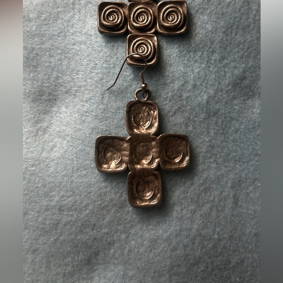 🤩 Large Vintage Pewter Cross Earrings-Dangle Style - Picture 3 of 4